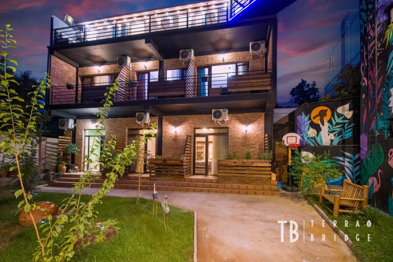 Terra Bridge Hotel Тбилиси Екстериор снимка