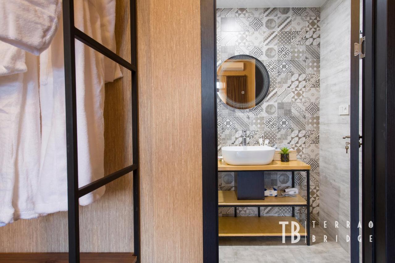 Terra Bridge Hotel Тбилиси Екстериор снимка