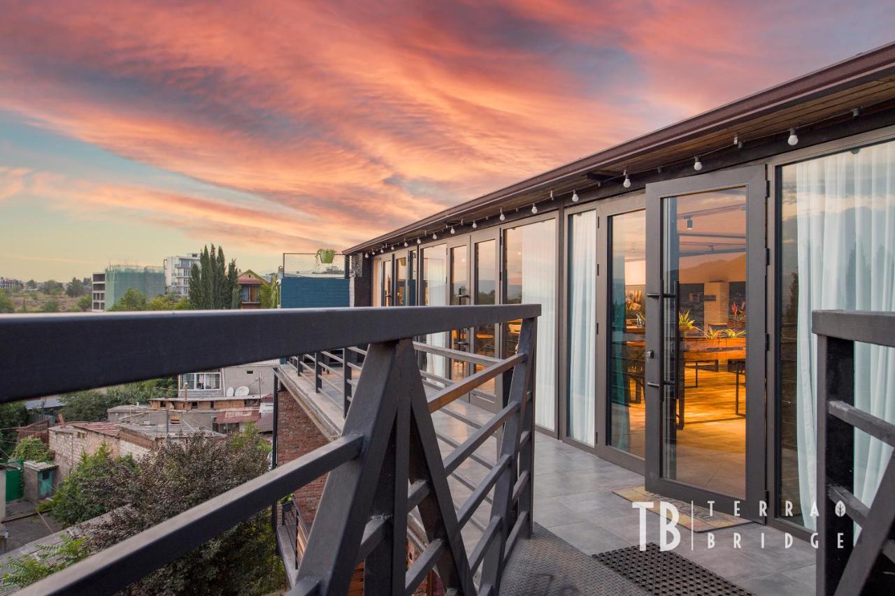 Terra Bridge Hotel Тбилиси Екстериор снимка