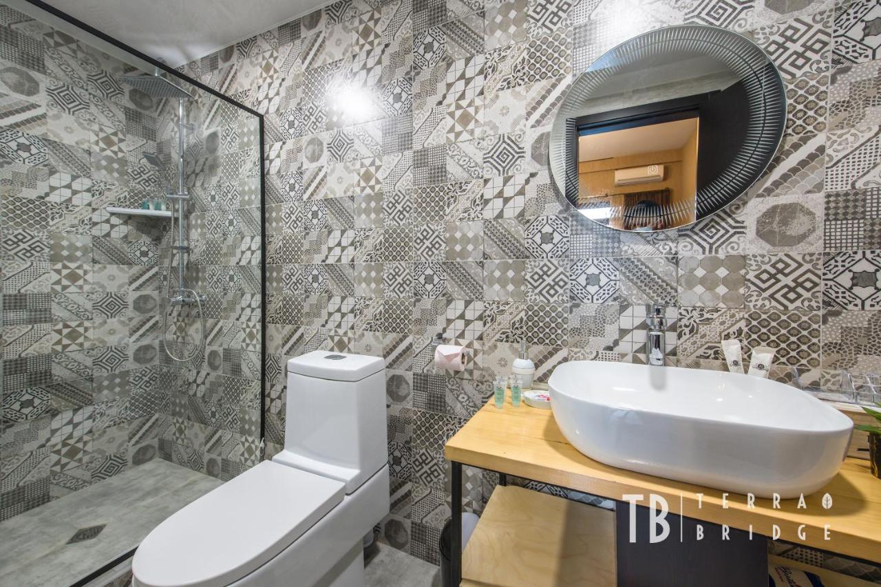 Terra Bridge Hotel Тбилиси Екстериор снимка