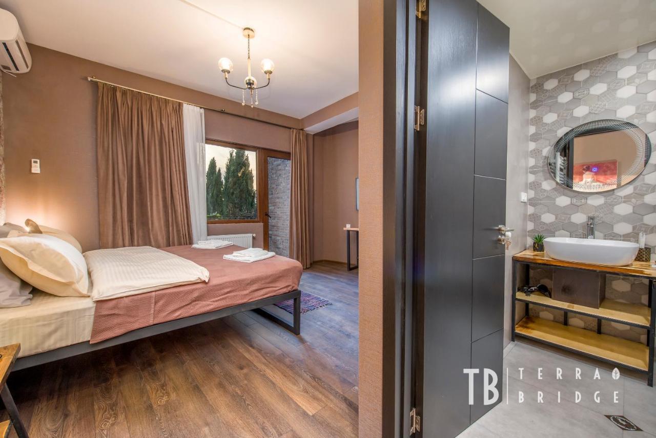 Terra Bridge Hotel Тбилиси Екстериор снимка