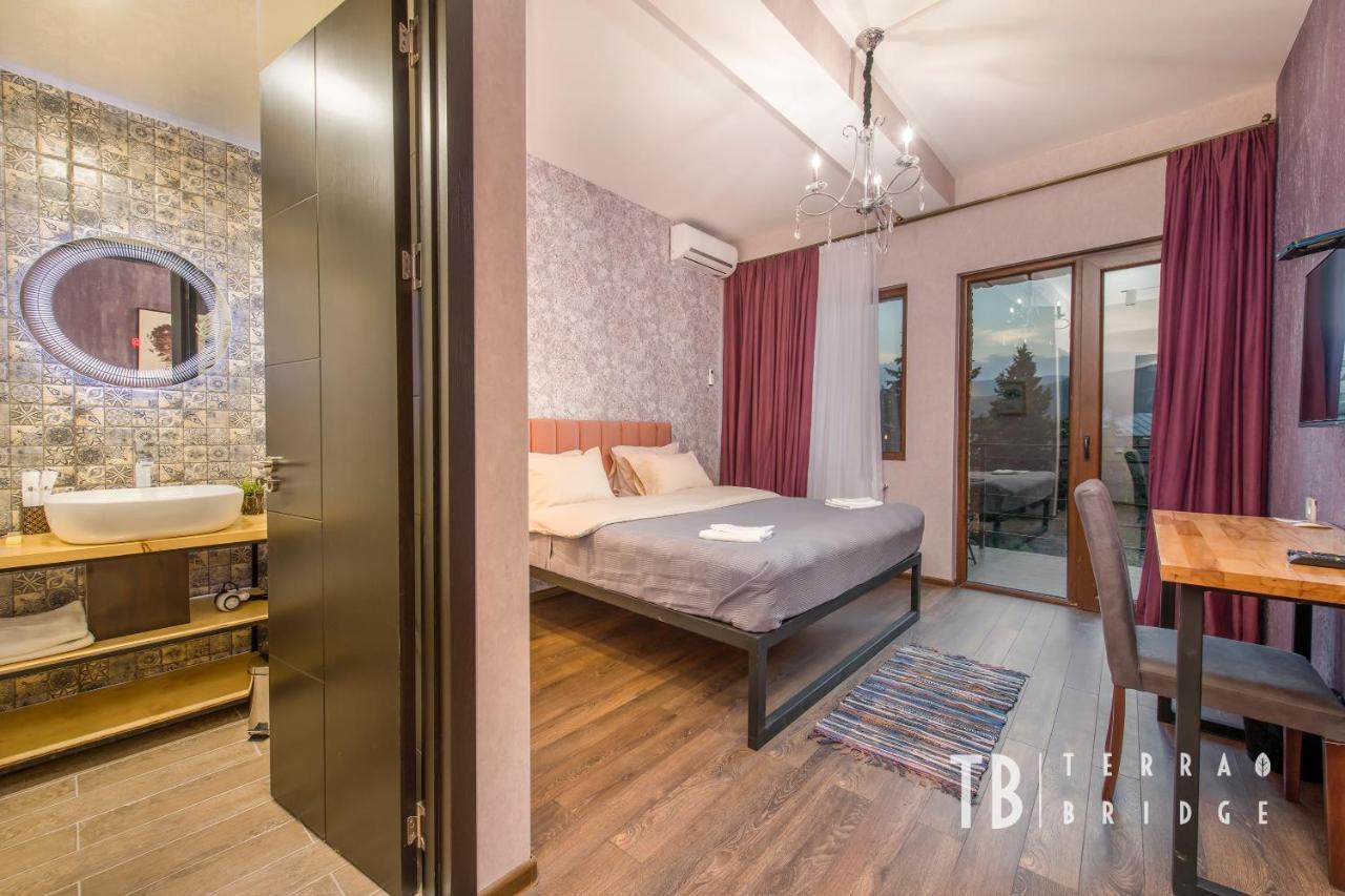 Terra Bridge Hotel Тбилиси Екстериор снимка