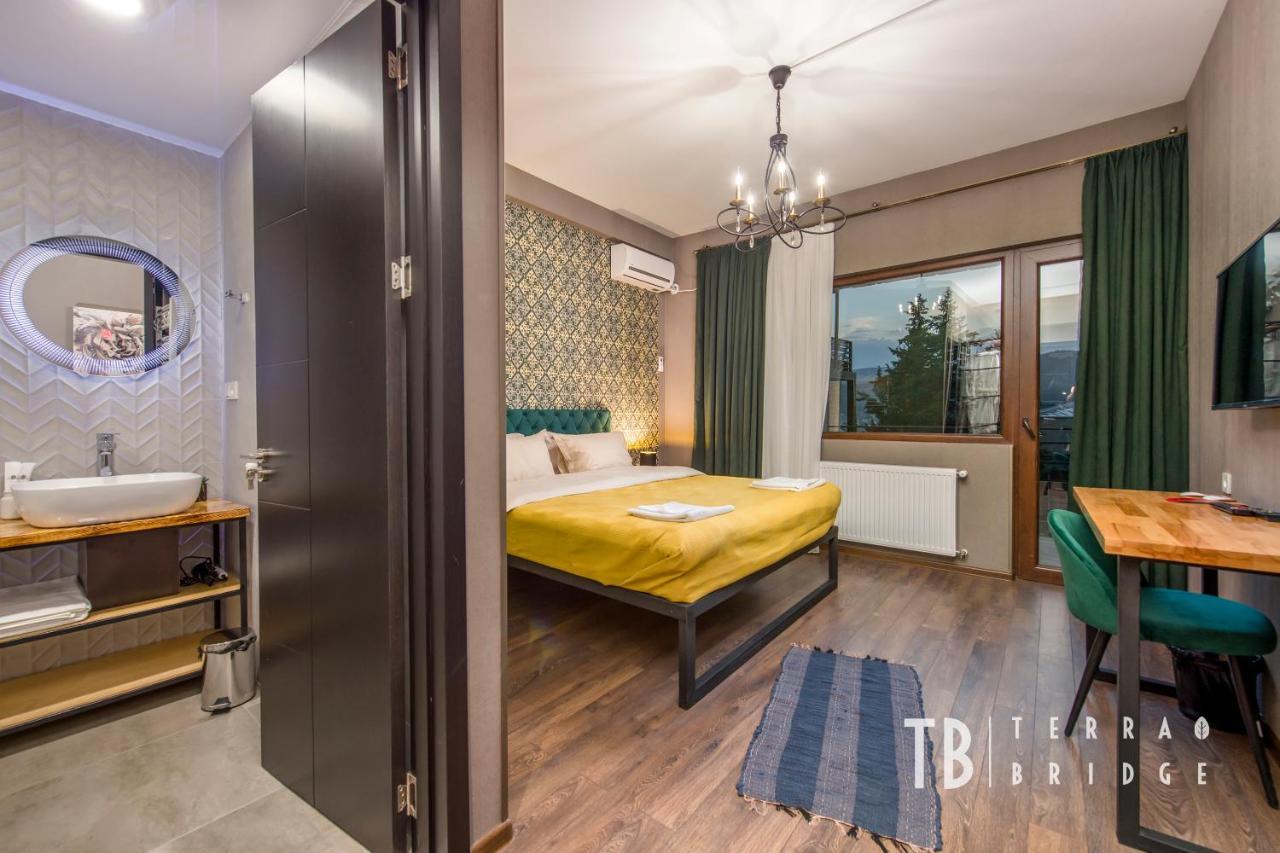 Terra Bridge Hotel Тбилиси Екстериор снимка