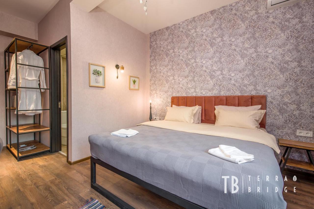 Terra Bridge Hotel Тбилиси Екстериор снимка