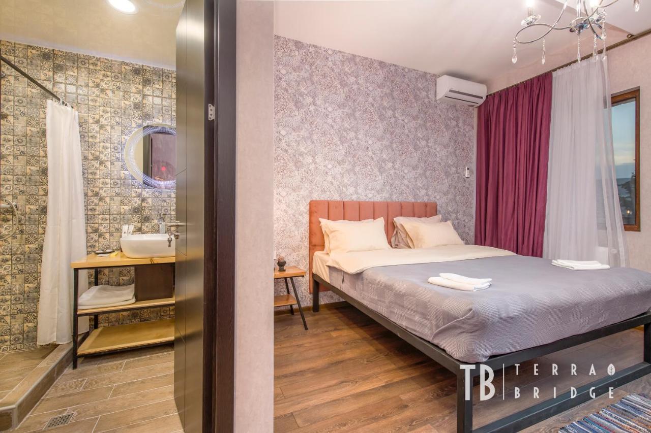 Terra Bridge Hotel Тбилиси Екстериор снимка